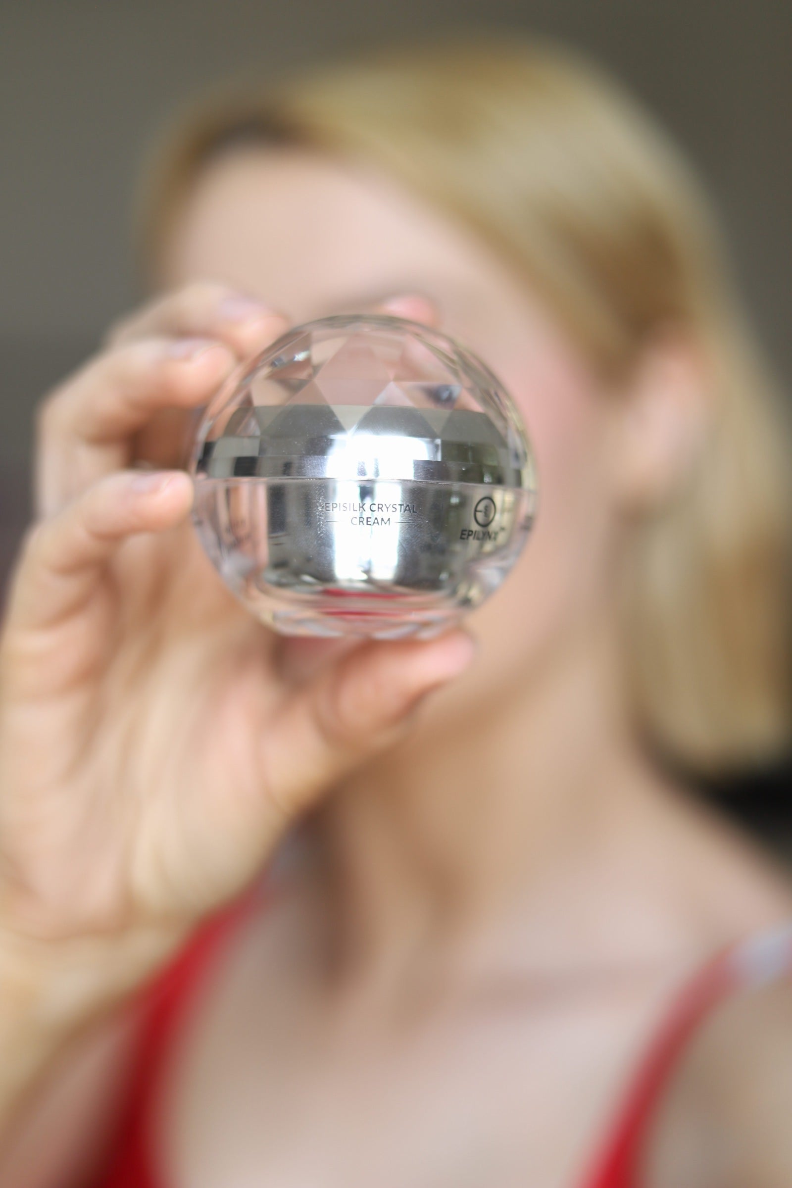 Close-up of the EpiLynx Episilk Crystal wrinkle-smoothing face cream in its faceted crystal jar