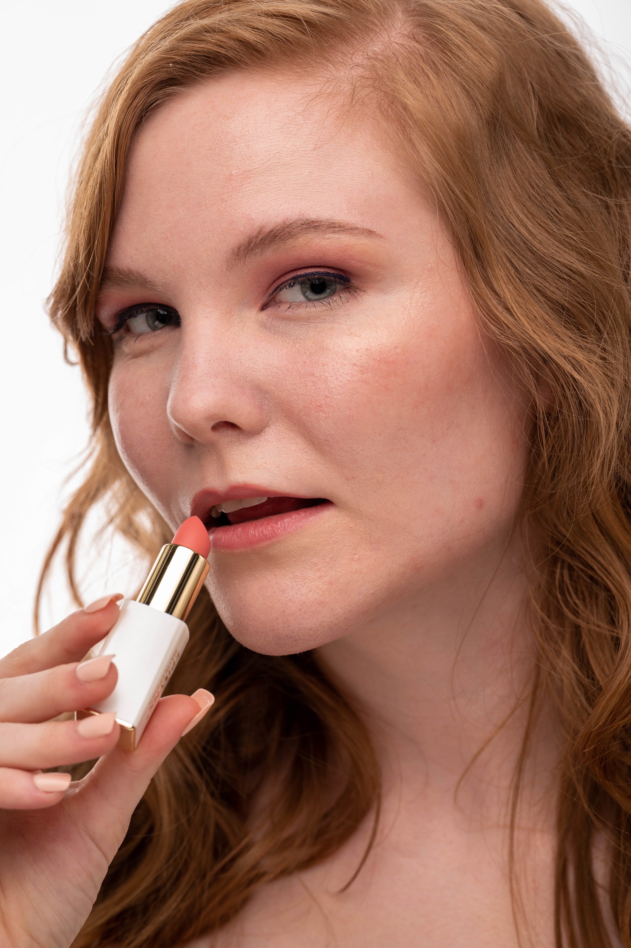 Gluten-Free, Hypoallergenic, Vegan, Matte Lipstick - Intense Hydration