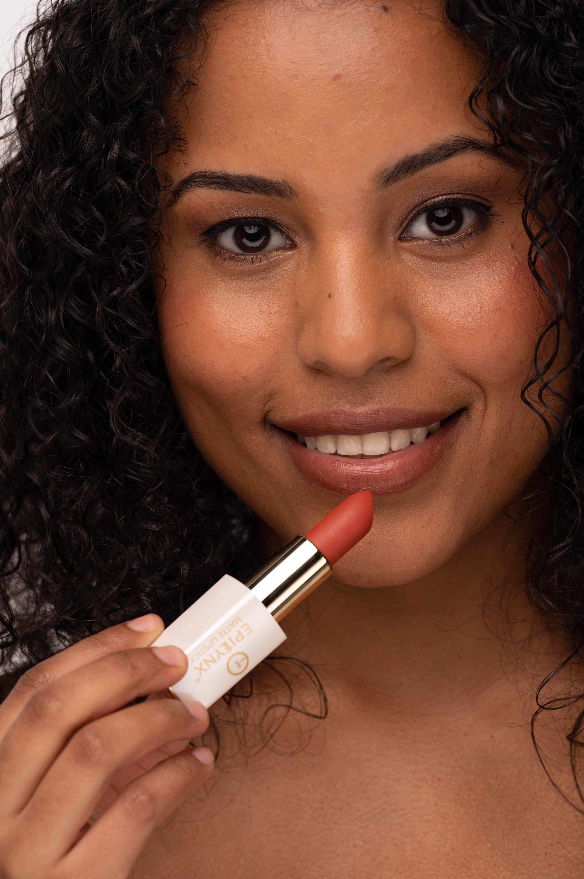 Gluten-Free, Hypoallergenic, Vegan, Matte Lipstick - Intense Hydration