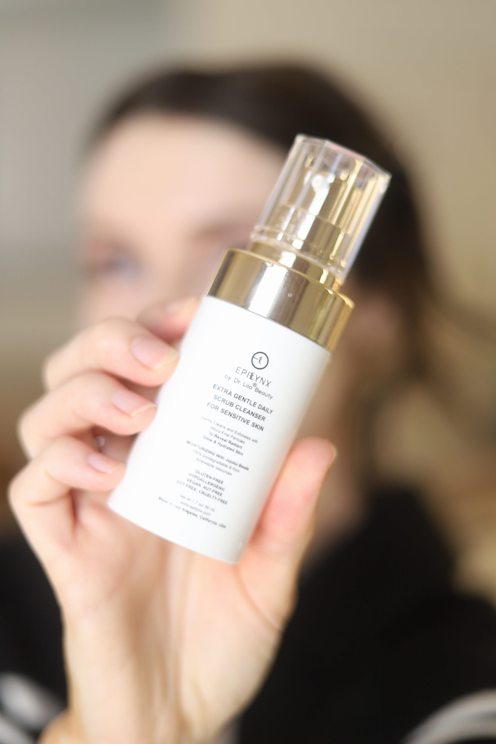 Gentle Exfoliating Face Scrub – Hyaluronic Acid, Aloe Vera & Biodegradable Jojoba Beads