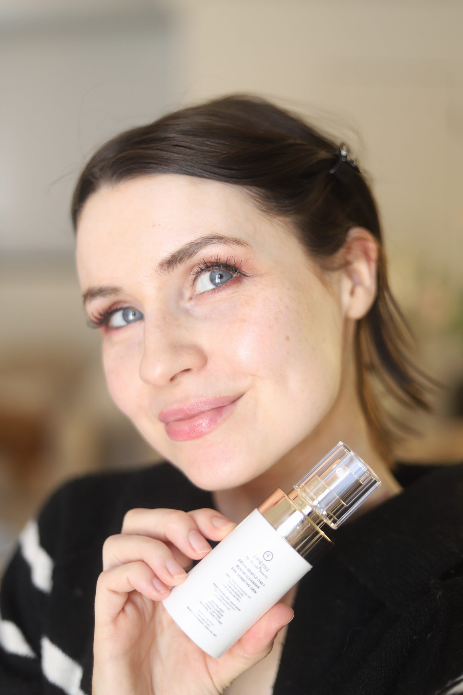 Gentle Exfoliating Face Scrub – Hyaluronic Acid, Aloe Vera & Biodegradable Jojoba Beads