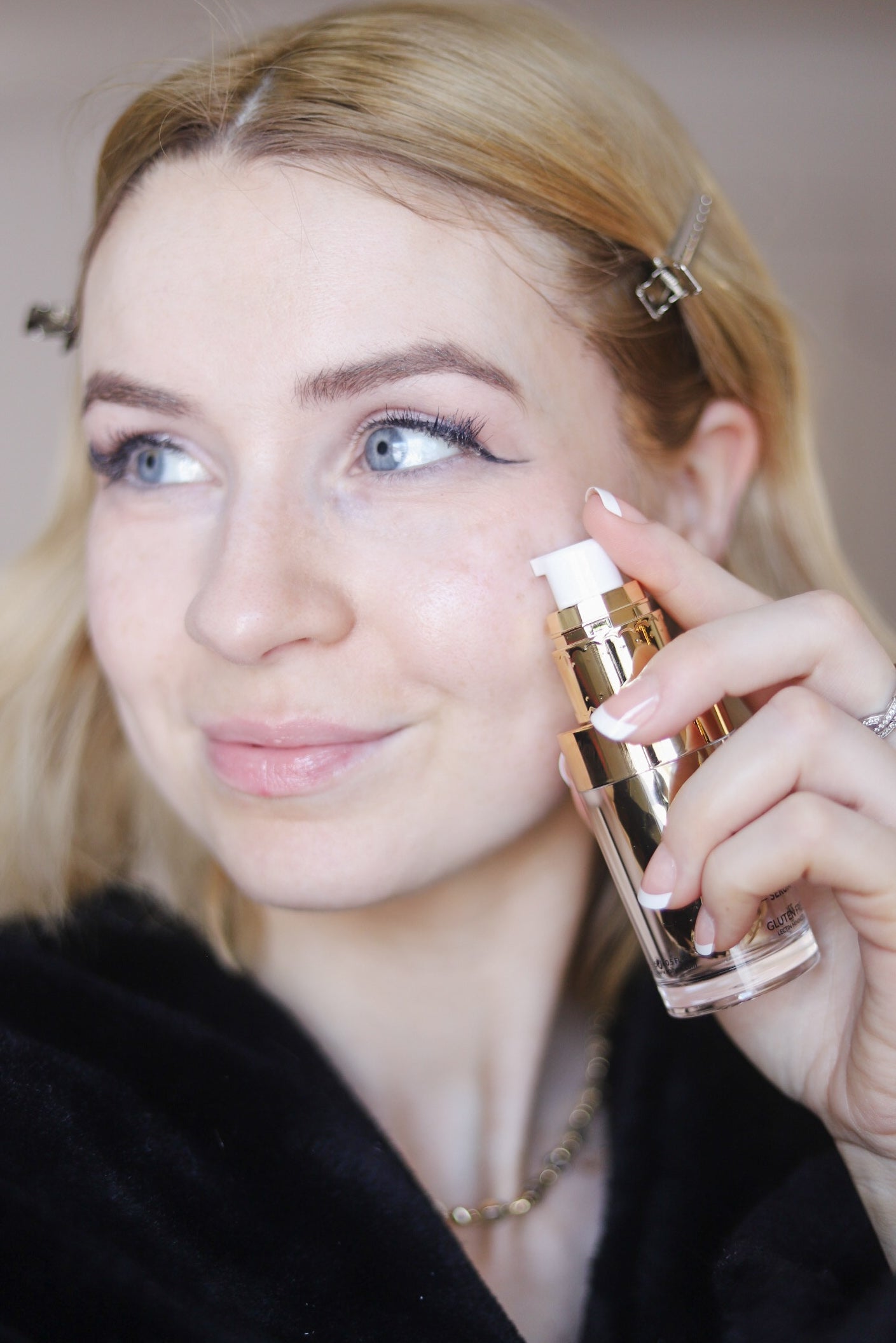Gluten Free Vegan Face Hyaluronic Acid Firming Serum for Radiant Glow