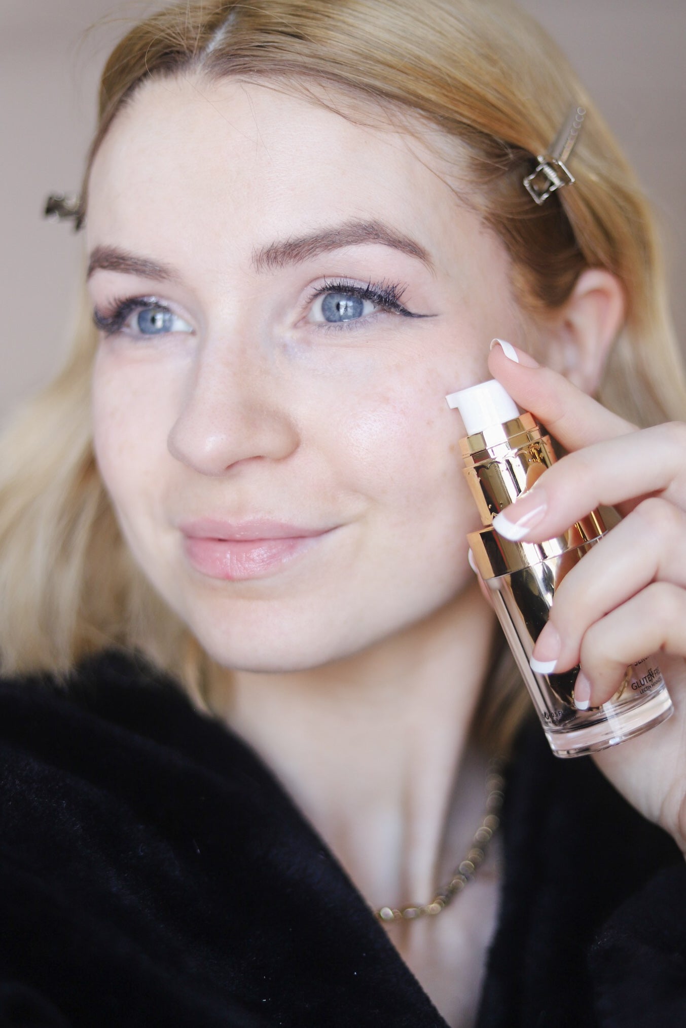 Gluten Free Vegan Face Hyaluronic Acid Firming Serum for Radiant Glow