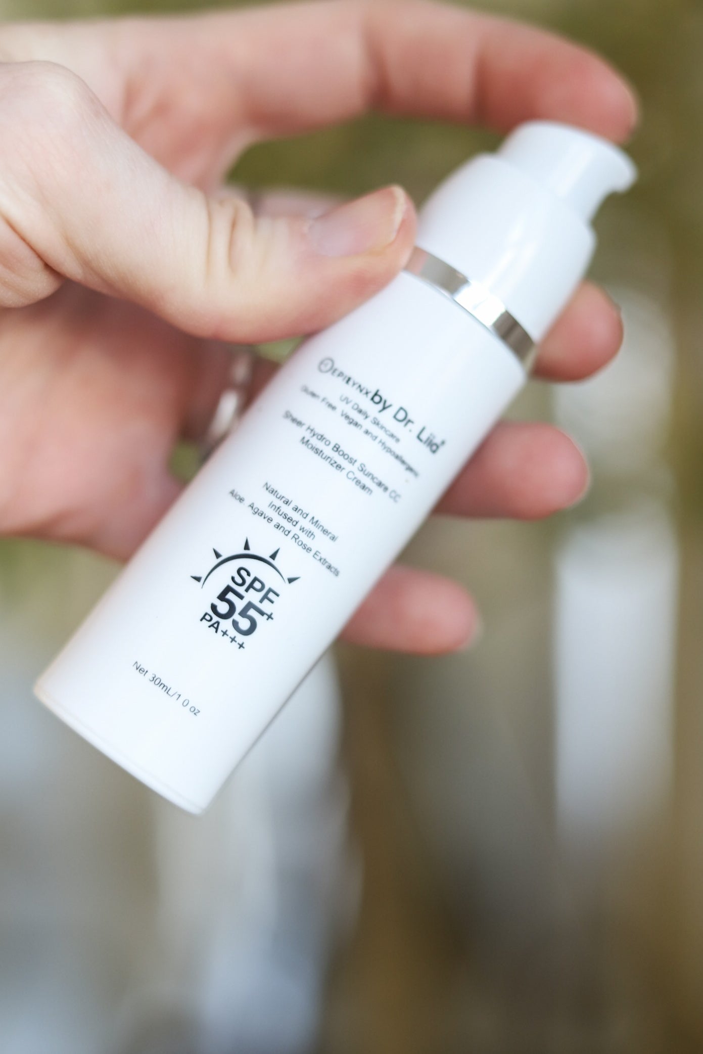 Close-up of the EpiLynx gluten-free vegan mineral SPF 50 moisturizer with the SPF 50 label visible