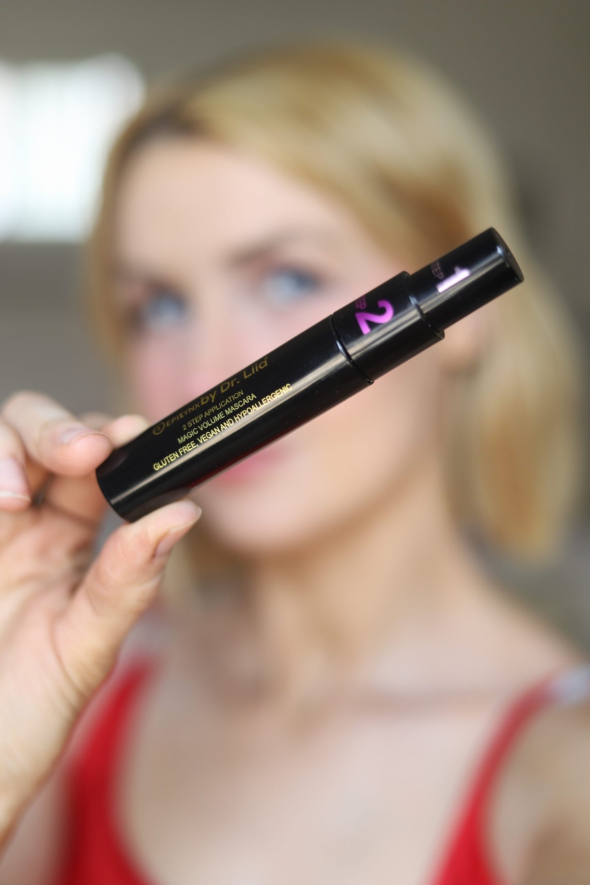 Close-up of the EpiLynx 2-step magic volume mascara showing the primer and mascara ends