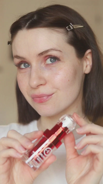 Video: dispensing EpiLynx rejuvenation serum for mature skin from the red pump bottle