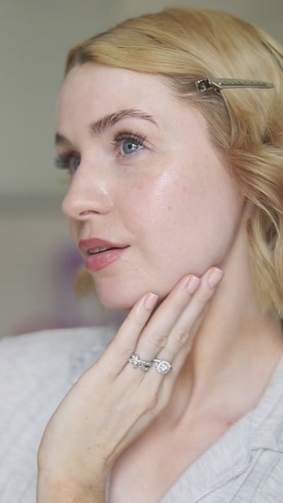 Video: massaging EpiLynx Episilk Crystal face serum into the skin